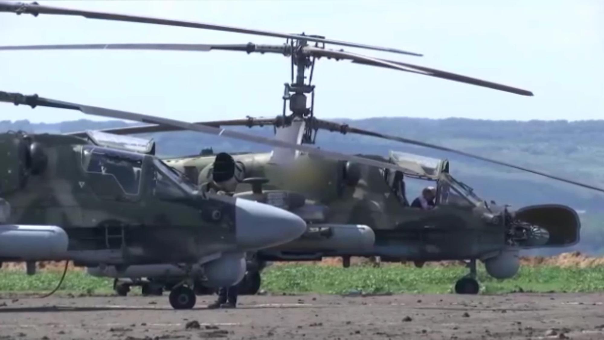 Read more about the article WAR IN UKRAINE: Russia Showcases Ka-52 Alligator Attack Helicopter After Ukrainians Knock One Out Of Sky