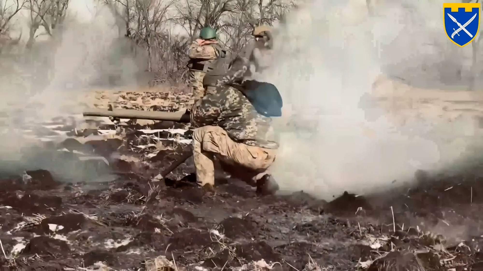Read more about the article WAR IN UKRAINE: Ukrainian Fighters Train To Use Anti-Tank Recoilless Gun