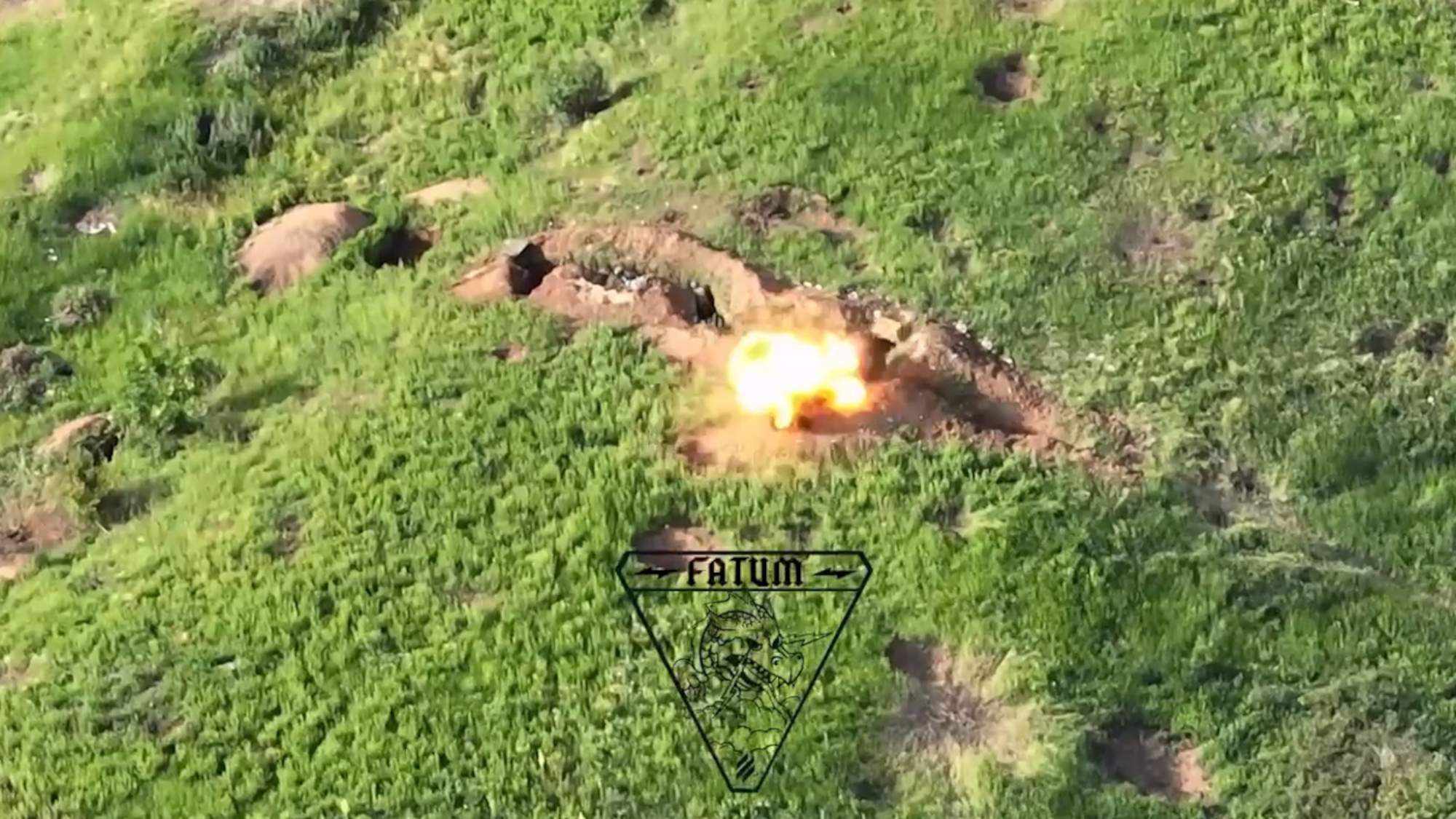  Kamikaze Drone Drops Directly Onto Russian Soldier’s…