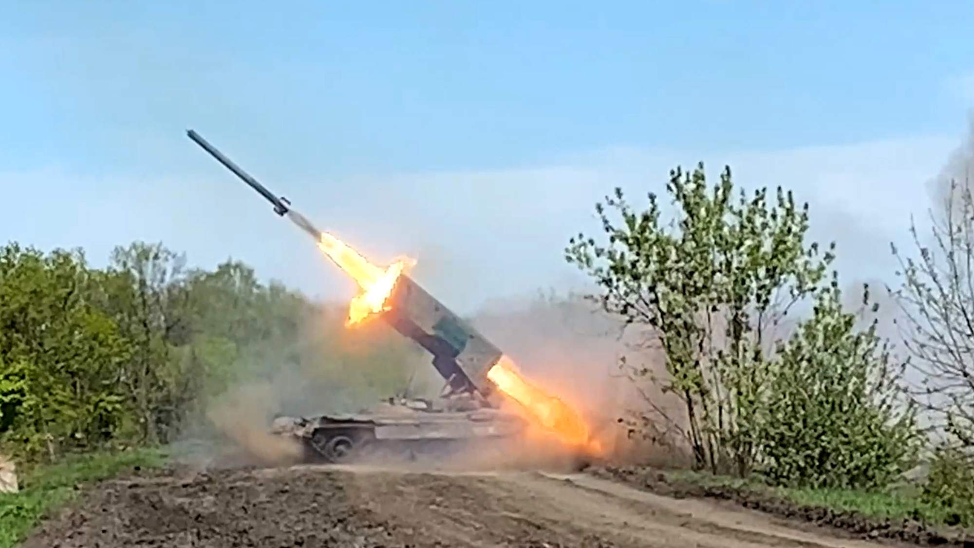 Read more about the article Russia Says It Fired On Ukrainian Military Positions In Lyman Using Multiple Launch Rocket System