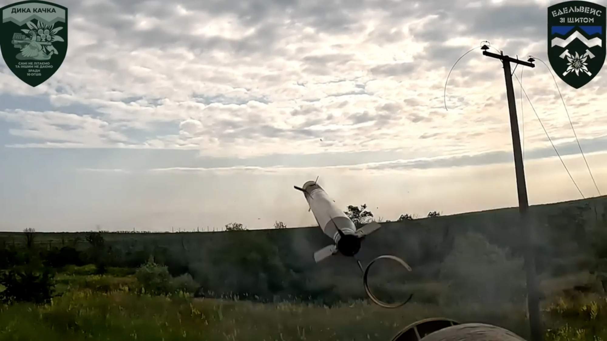 Read more about the article  Moment Skilled Ukrainian Soldier Shoots Down Russian Su-25 Fighter Jet With Rocket Launcher