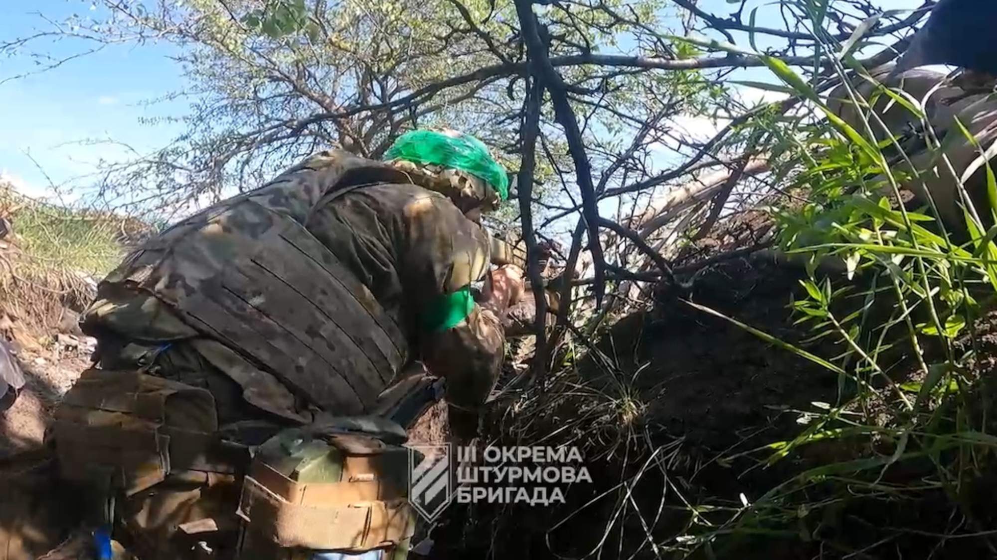 Read more about the article Intense Firefight As POV Footage Shows Ukrainian Soldiers Storming Russian Trenches