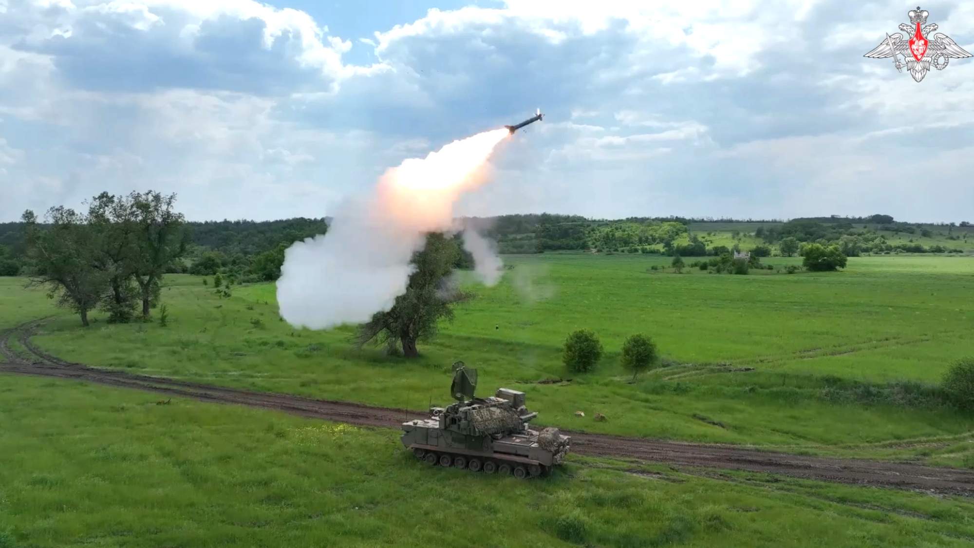 Read more about the article Russia Says One Of Its Tor-M1 Anti-Aircraft Missile Systems Destroyed Ukrainian Targets In Lyman
