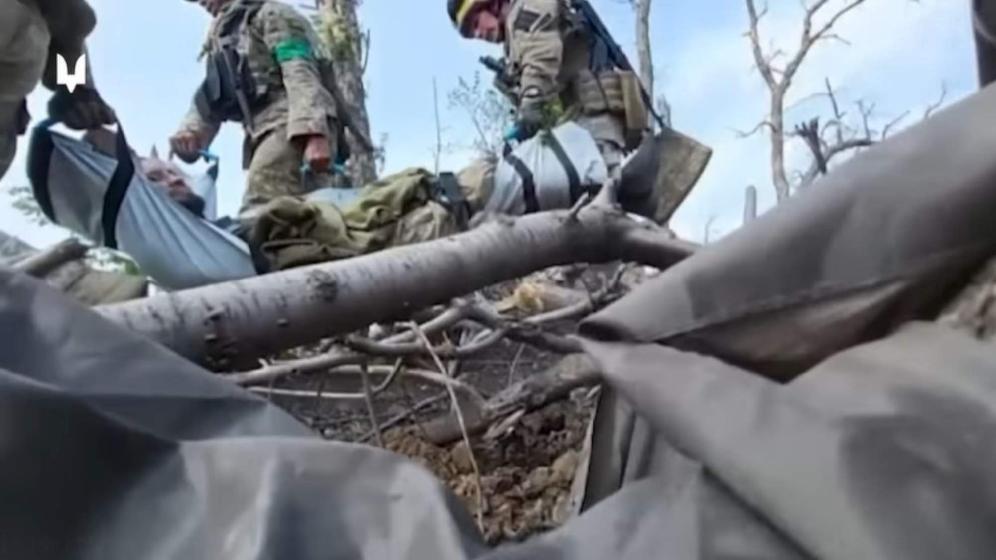 Ukrainian Special Forces Rescue Wounded Soldiers While…