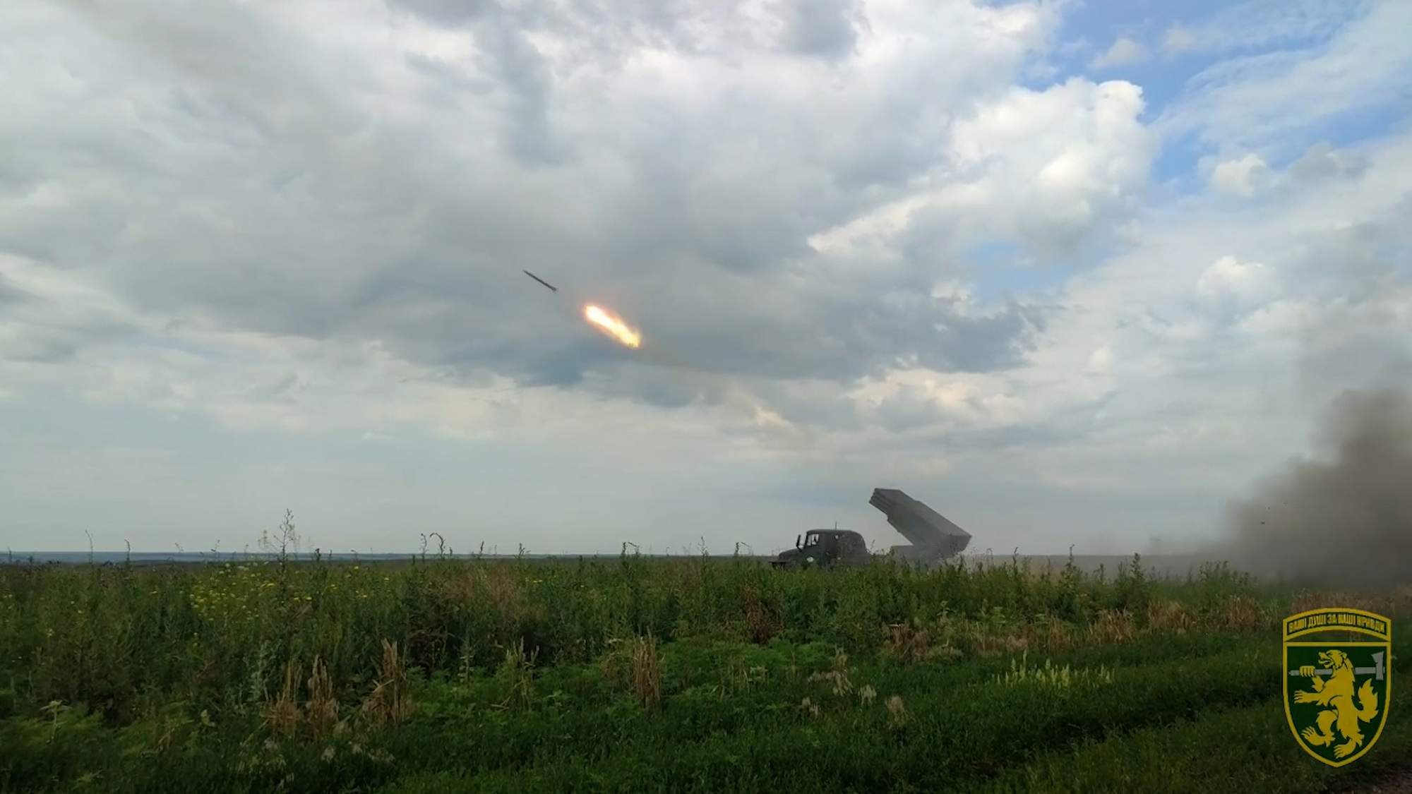 Read more about the article Ukrainian ‘Grad’ Multiple Launch Rocket System Hits Russian Frontline Positions