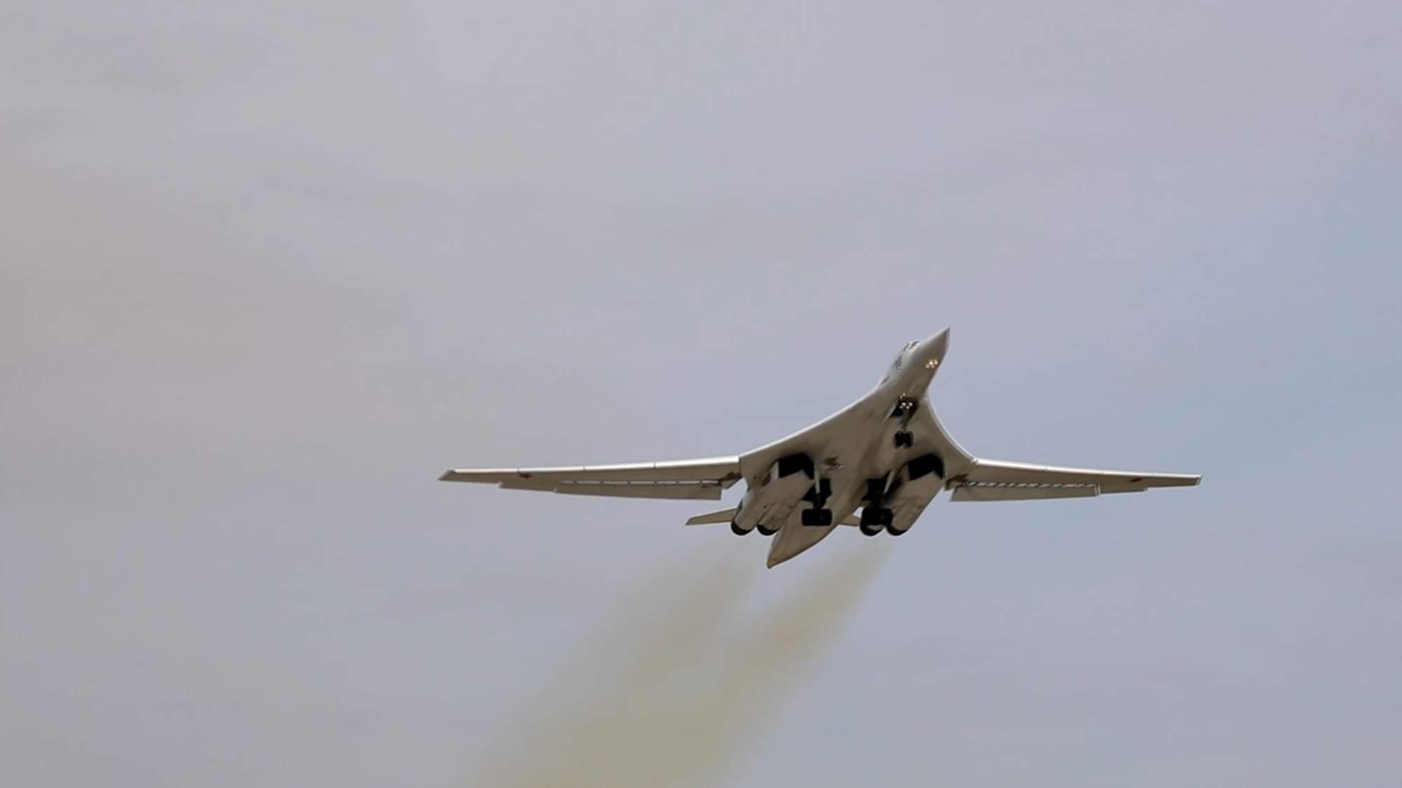 Read more about the article  Russia Says 10 Aircraft Including Nuclear-Capable Bombers Conducted 12-Hour Exercise Covering 5,600 Miles
