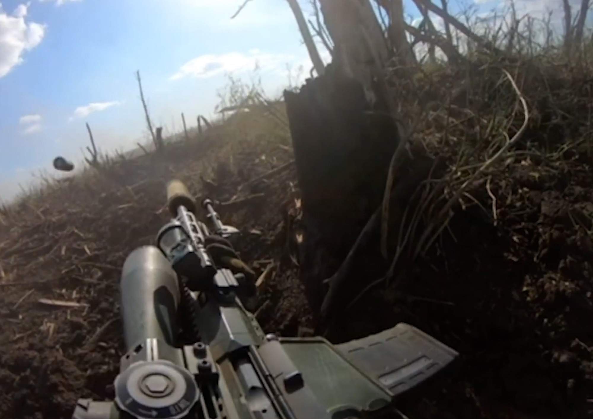 Read more about the article Ukrainian Fighters Take Out Russian Soldiers In Intense Close Combat