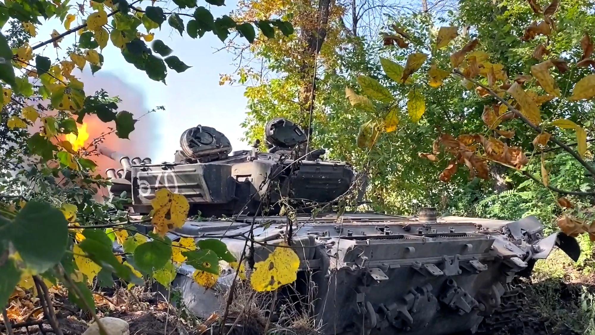 Read more about the article Russia Shows Fresh Conscripts Training With Tanks And Machine Guns