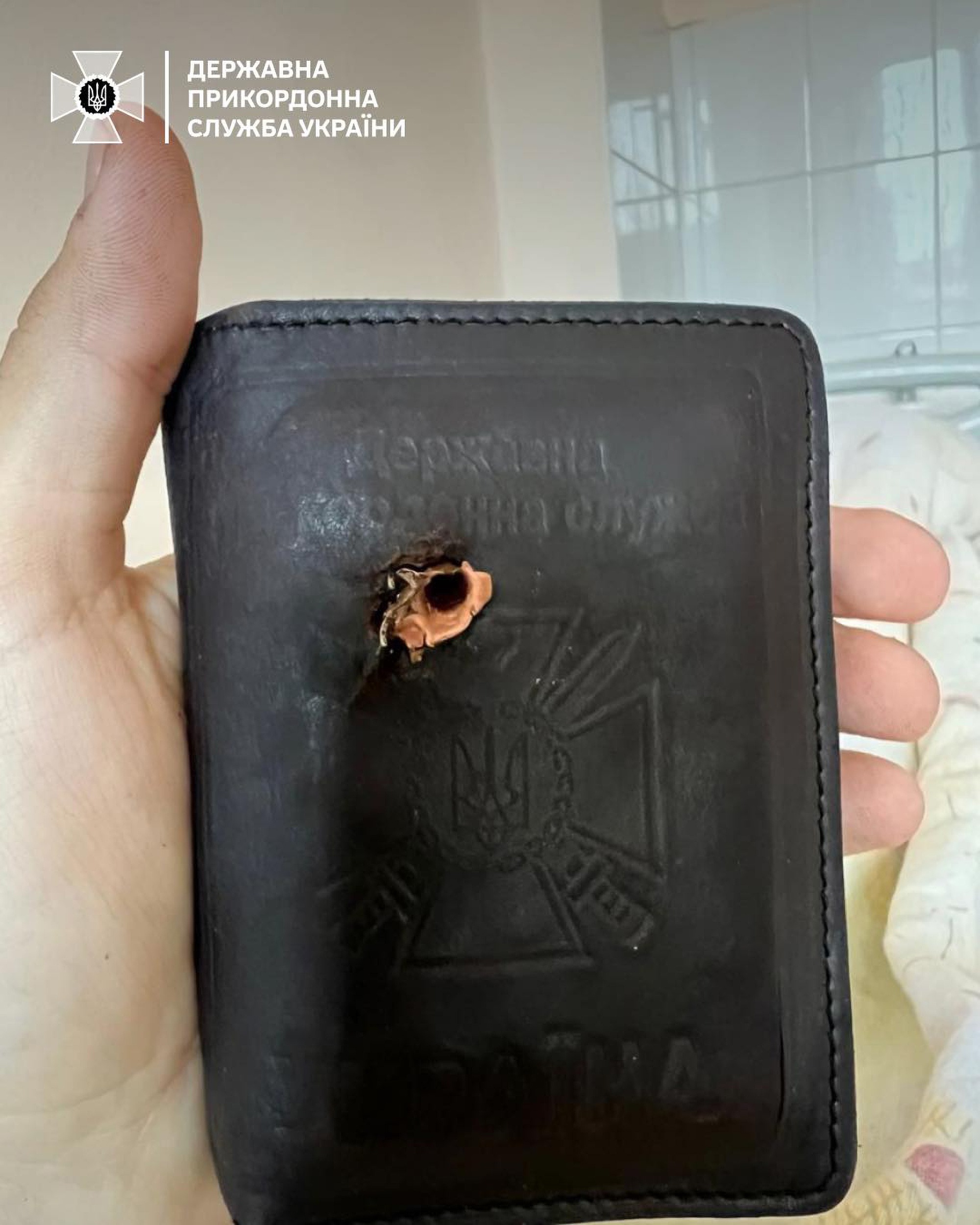 Read more about the article Military ID Card Stopped Russian Bullet From Killing Ukrainian Border Guard