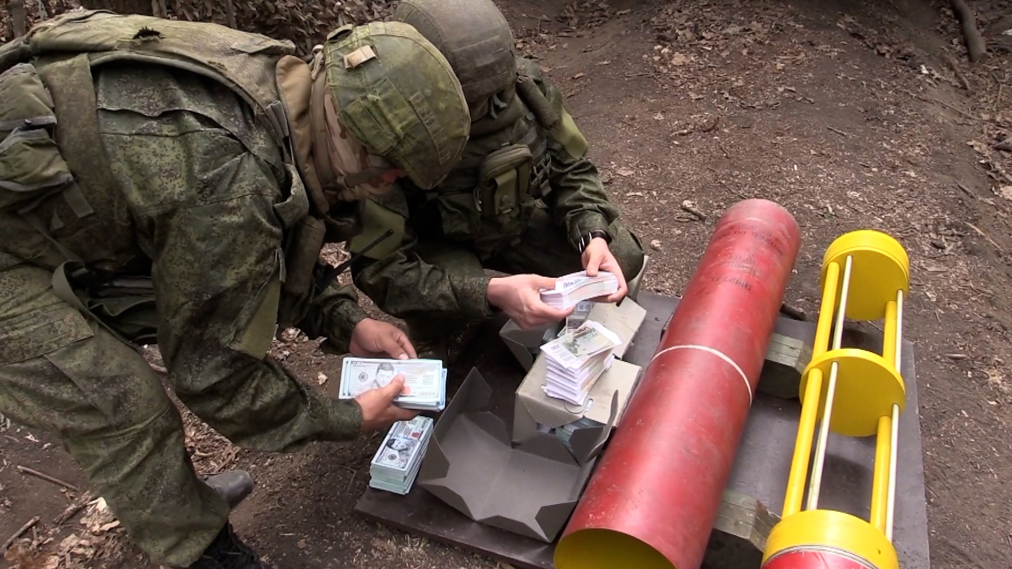 Read more about the article Russia Fires Propaganda Pamphlets Hidden Inside MLRS Rocket